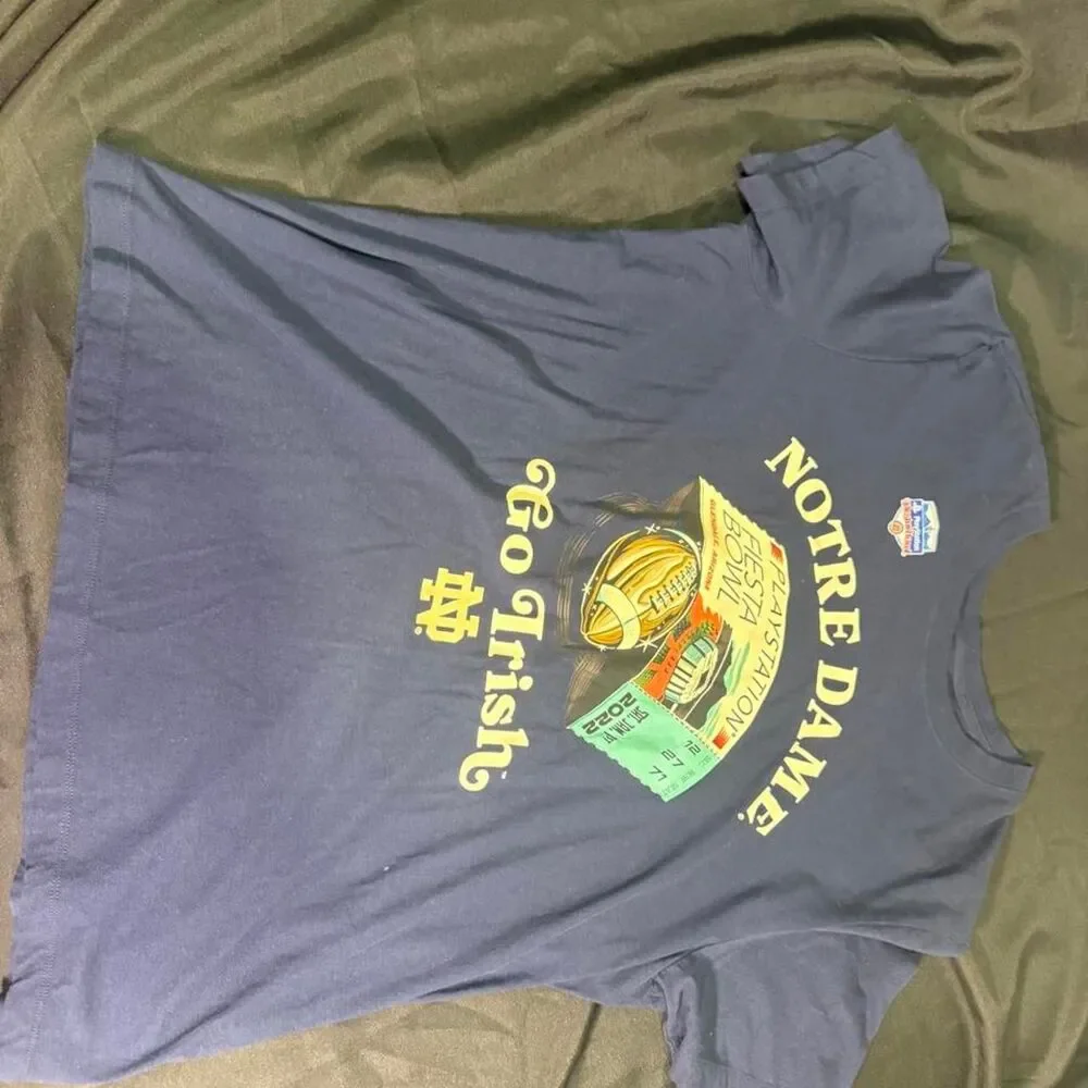 Nike Men's Navy and Blue T-shirt